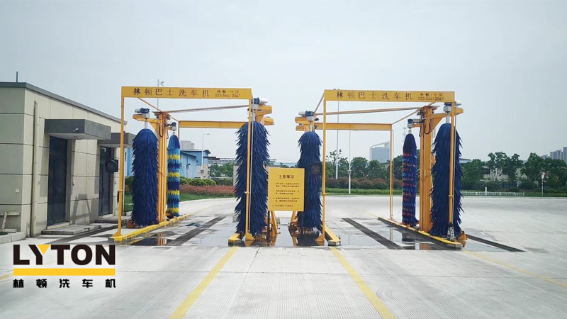 巴士、公交車用電腦洗車機(jī)，采用電腦控制，自動化程度高