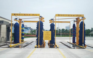 巴士、公交車用電腦洗車機，采用電腦控制，自動化程度高