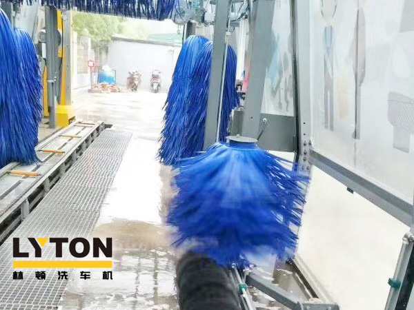 自動洗車設備,省心得力，造型美光大方！無錫中石化配置林頓FX11系列電腦洗車機！