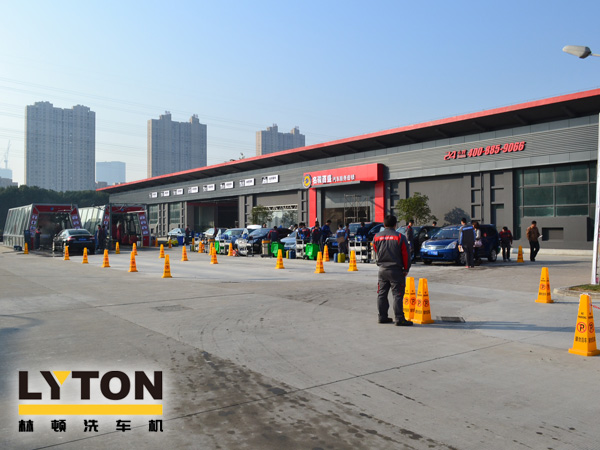 林頓FX-11系列隧道式連續(xù)洗車機(jī)為您提供各行業(yè)定制解決方案。