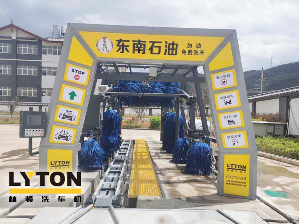 水流雙車(chē)轉(zhuǎn),橋小百座橫。云南麗江東南石油林頓電腦洗車(chē)機(jī)安裝完畢