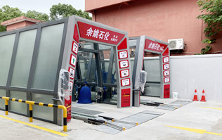 寧波余姚石化陽明西路站選配林頓FX11系列隧道式洗車機(jī)2套！加油免費(fèi)洗車，讓利于民，讓老百姓享受到真正的實(shí)惠！