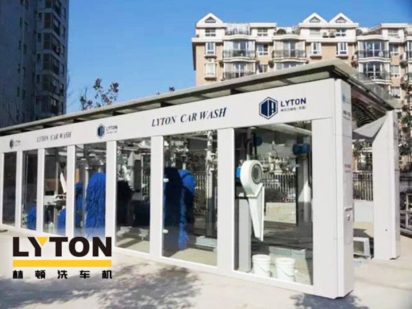 林頓fx80型隧道式電腦洗車機(jī)設(shè)備主要模塊包含高壓預(yù)洗系統(tǒng)、超柔側(cè)刷系統(tǒng)、泡沫清洗系統(tǒng)、亮光蠟系統(tǒng)、自動(dòng)仿形風(fēng)干系統(tǒng)、智能控制系統(tǒng)等。