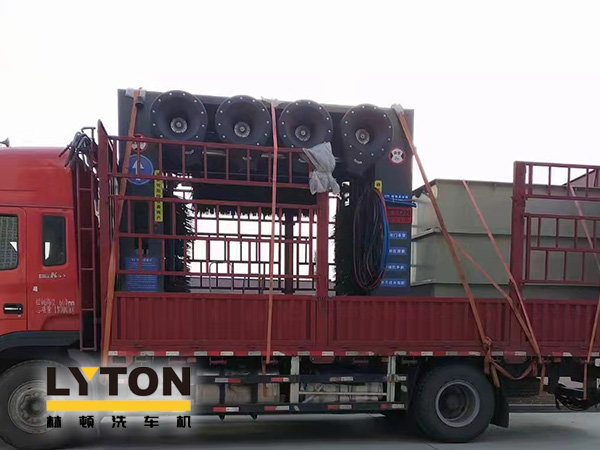 三十年煉化經(jīng)驗,高清潔定制油品！小海豚Mini Dolphin油站選擇lyton龍門往復式全自動洗車機