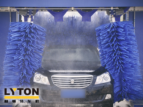 PH值中性FX002鍍膜水蠟德國配方林頓電腦洗車機專用高效干燥上光蠟，實現(xiàn)了洗車、打蠟、上光等電腦洗車機一次完成。長期使用可保持車輛鮮艷光亮，恢復(fù)鏡面效果。