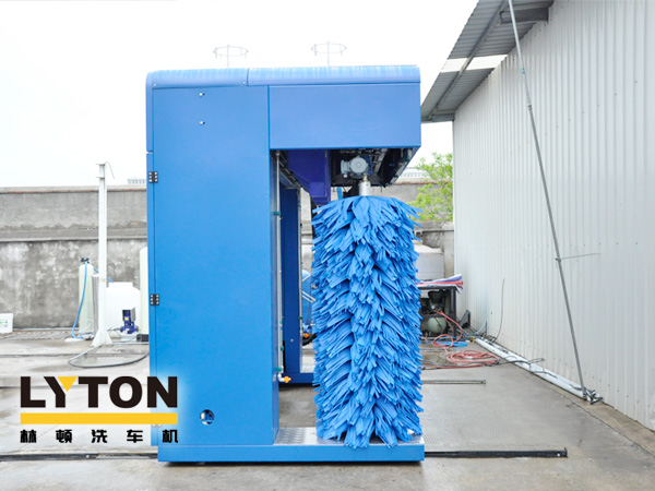 林頓新款GD-20A-5龍門往復(fù)式電腦洗車機整體熱浸鋅烤漆整機框架永不生銹，外形美觀大方。配泡棉軟刷、塑玻絲輪刷、低噪音固定式強力頂風(fēng)機系統(tǒng)，設(shè)備經(jīng)久耐用。