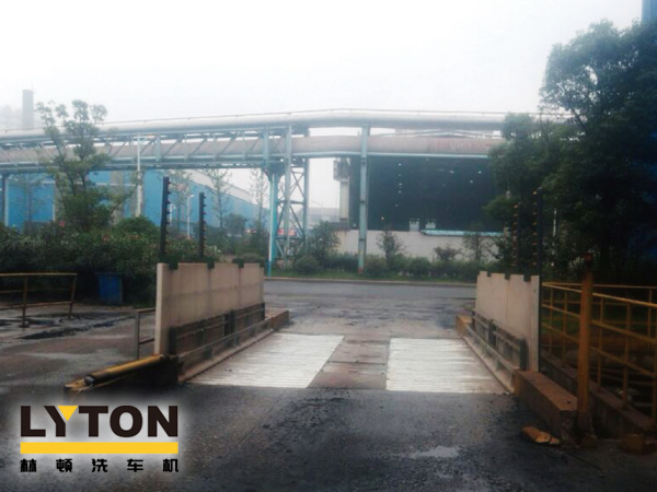 耗水量低至1-3L/輛，經(jīng)濟型工程車輛自動洗輪機（輪胎及底盤沖洗）—林頓電腦洗車機榮譽出品