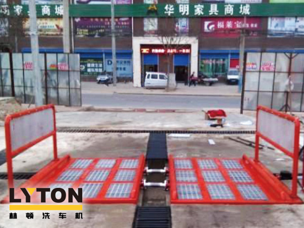 經(jīng)濟型工程車輛自動洗輪機是林頓電腦洗車機專為沖洗各類工程車輛的輪胎及底盤而設計，該設備結構簡單，功能齊全，高壓沖洗工程車輛底盤及兩側。