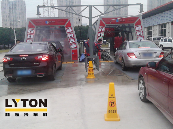 高效、節(jié)水、降低經(jīng)營成本等諸多優(yōu)勢，選購一臺電腦洗車機(jī)價(jià)格需多少錢？ 