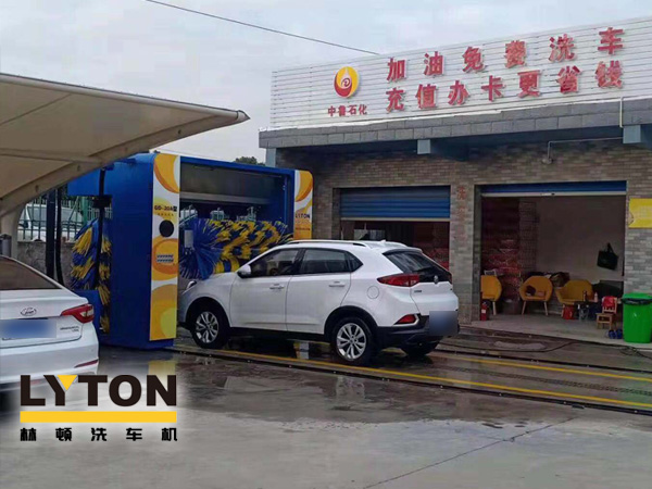 中魯石化加油站配置GD-20A型龍門往復(fù)式全自動電腦洗車機！加油也可免費洗車機啦！