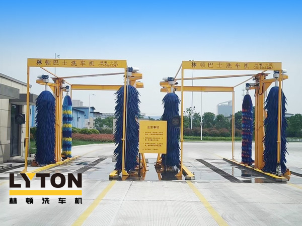 林頓大型通道式巴士洗車機走進南通，二臺公交車專用電腦洗車設(shè)備安裝完工交付