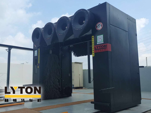 伴隨著ZG經(jīng)濟(jì)飛速發(fā)展，汽車高速普及！全自動(dòng)洗車機(jī)越來越被廣大車友垂愛