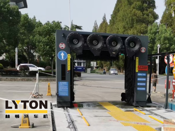 曹禺故里、江漢油城——湖北潛江某客戶新購(gòu)林頓龍門(mén)往復(fù)式全自動(dòng)洗車(chē)機(jī)