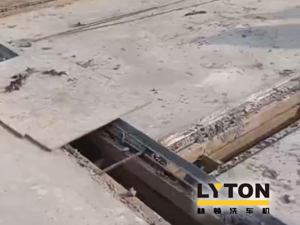 南通公交新裝配lyton大型通道式巴士洗車(chē)機(jī)，現(xiàn)洗車(chē)機(jī)基礎(chǔ)建設(shè)已完工，待發(fā)貨安裝