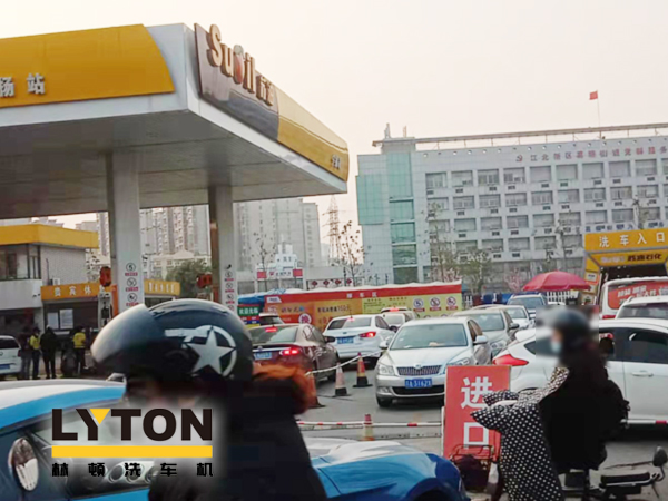  洗車“長龍”哪里見？蘇油寧揚站加油站全自動洗車長期受熱捧