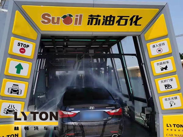 疫情時期，為減少人員接觸，加油站“無接觸”智能全自動洗車機服務(wù)受車主青咪