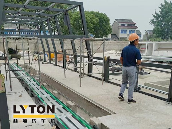 戰(zhàn)高溫、不服“暑”！六合某加油站選配林頓FX11系列全自動(dòng)洗車(chē)機(jī)！設(shè)備安裝中...