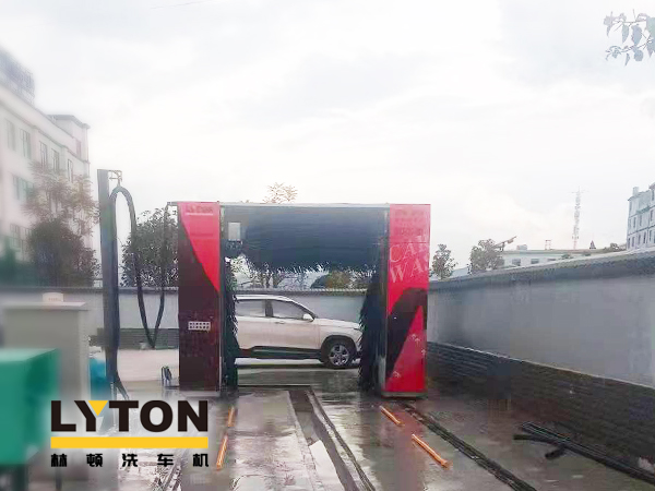 云南玉溪中石化選擇林頓龍門往復式全自動洗車機！場地適應性強！高效清洗！