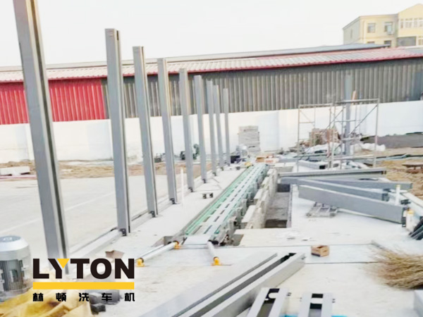 量身定制的解決方案、強(qiáng)大的洗車吞吐能力、卓越的汽車清洗效果、超高的盈利能力——隧道式全自動洗車機(jī)