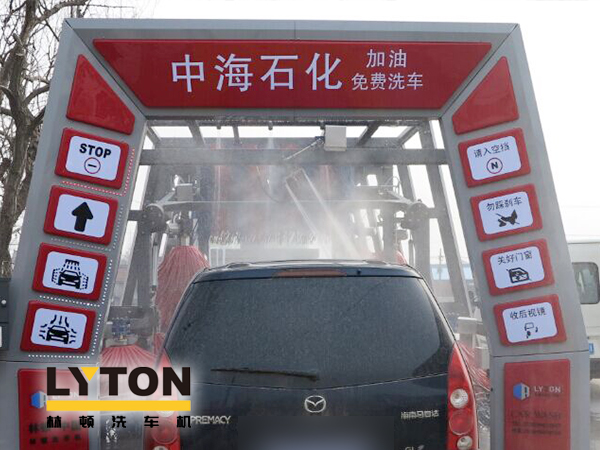 全自動洗車機(jī)安裝場所之加油站!提升油站高品質(zhì)服務(wù)的企業(yè)形象，有利于口碑傳播！