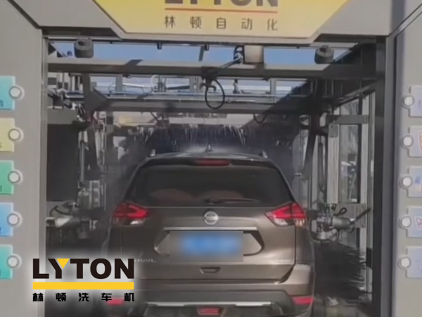 江南古鎮(zhèn)周莊網(wǎng)紅打卡加油站全自動洗車機安裝完工！現(xiàn)調(diào)試洗車！