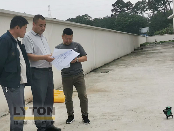 某客戶成功引入林頓全自動(dòng)洗車機(jī)，并于現(xiàn)場完成設(shè)備與地基的精準(zhǔn)對接溝通