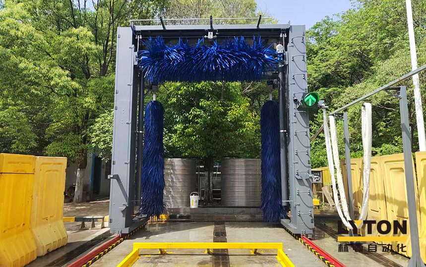 LM-360系列往復式洗車機 廣泛應用于全國各大城市公交系統(tǒng)