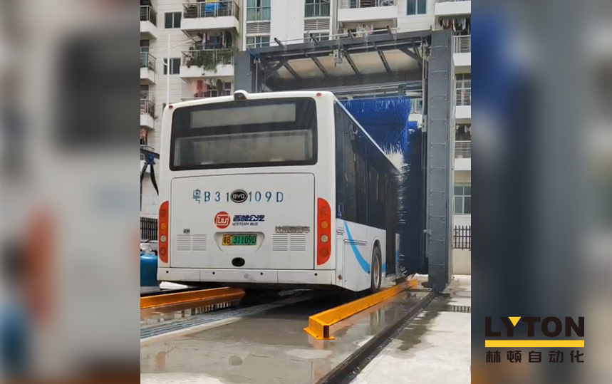 LM-360系列往復式洗車機 廣泛應用于全國各大城市公交系統(tǒng)